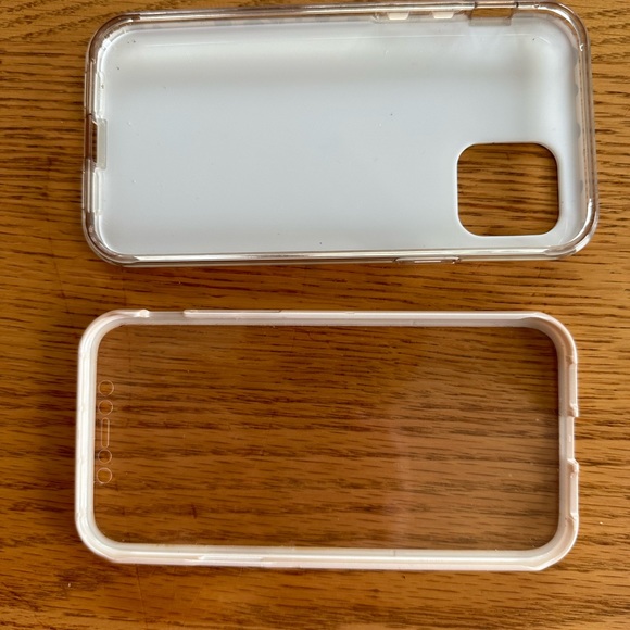 iPhone 12 Pro case - used - Picture 6 of 7